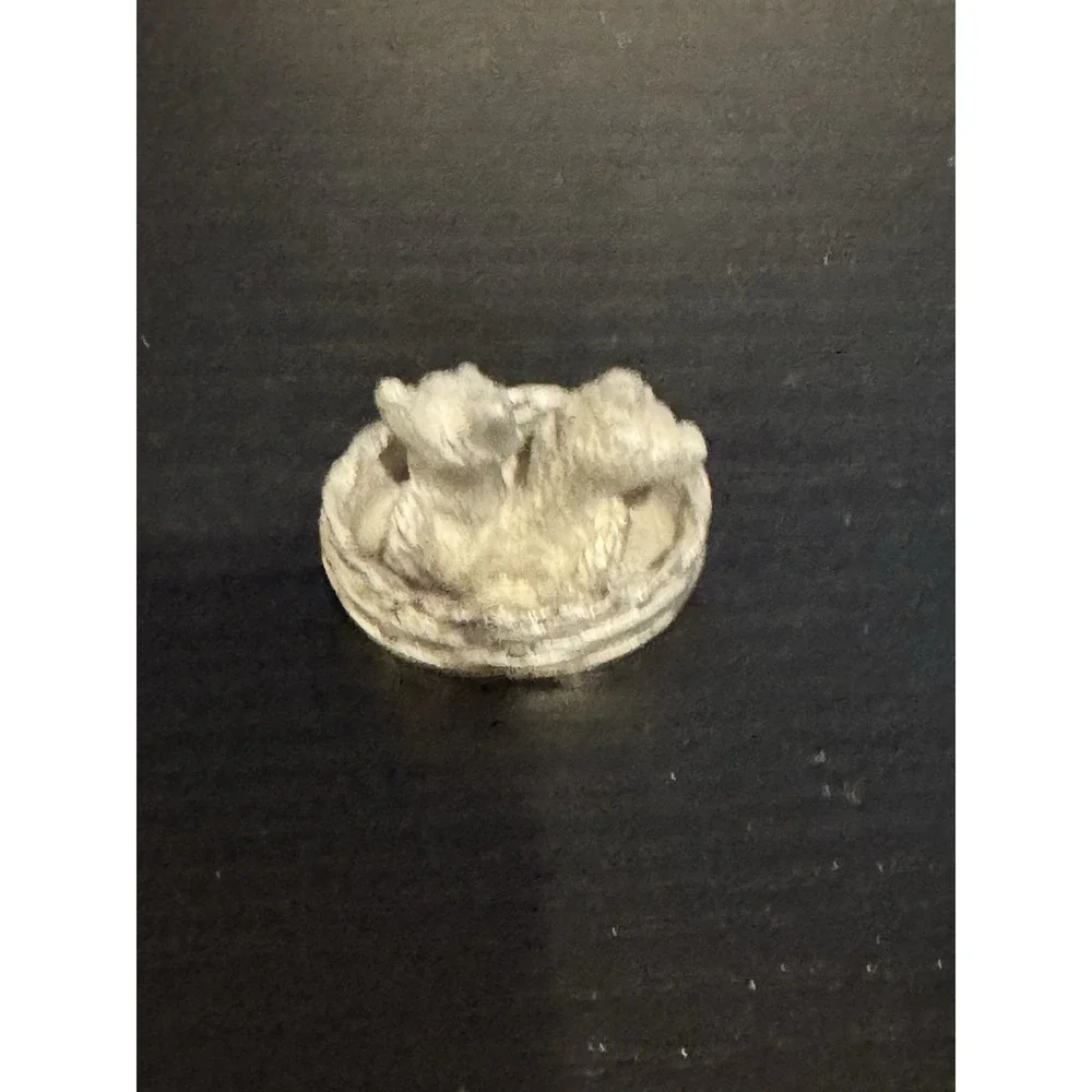 Spoontiques 1982 Pewter Kitty Kittens Cats Woven Basket Bed Mini Art Figurine